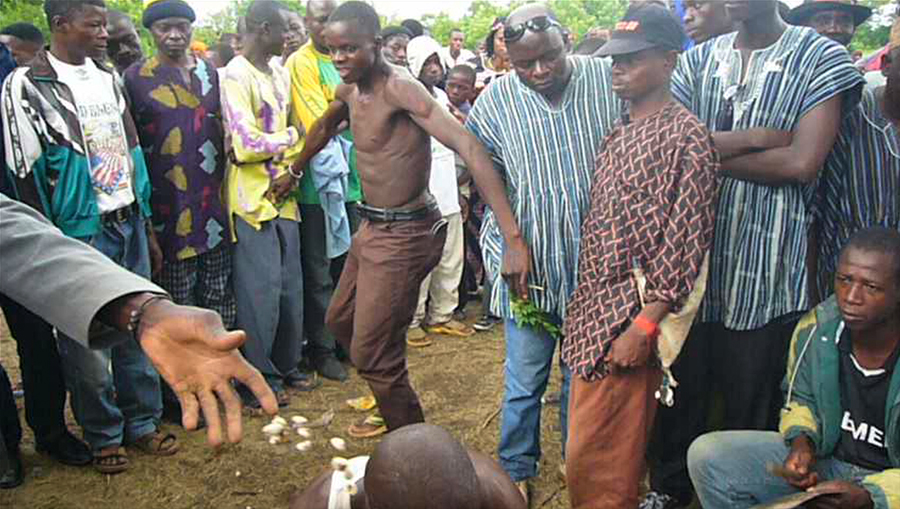 dancer_kakraba_funeral dancer_kakraba_funeral