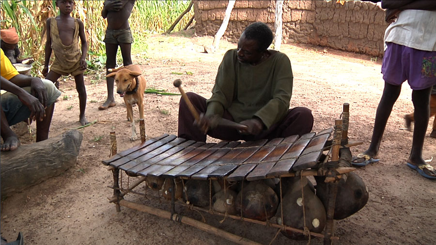 Chile_xylophone_in_action